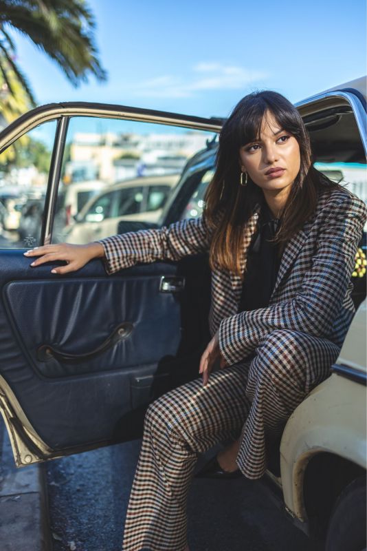 Pantalon à carreaux YOGI de la Checks Collection, alliant confort et élégance pour un look chic.
