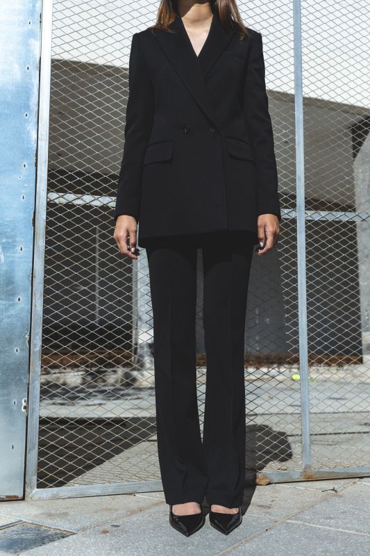 Pantalon habillé AARON, tendance mode pour femme, couleur noire intemporelle.
