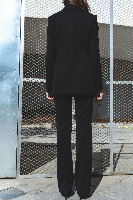 Pantalon habillé AARON, tendance mode pour femme, couleur noire intemporelle.