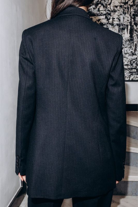 Élégance contemporaine avec la veste blazer Jeff d'ANAE, coupe structurée en tweed pinstripe.