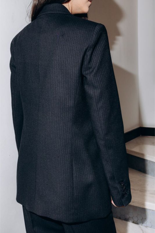 Détails de la veste blazer Jeff d'ANAE, boutons subtils et poches élégantes, Tweed 24.