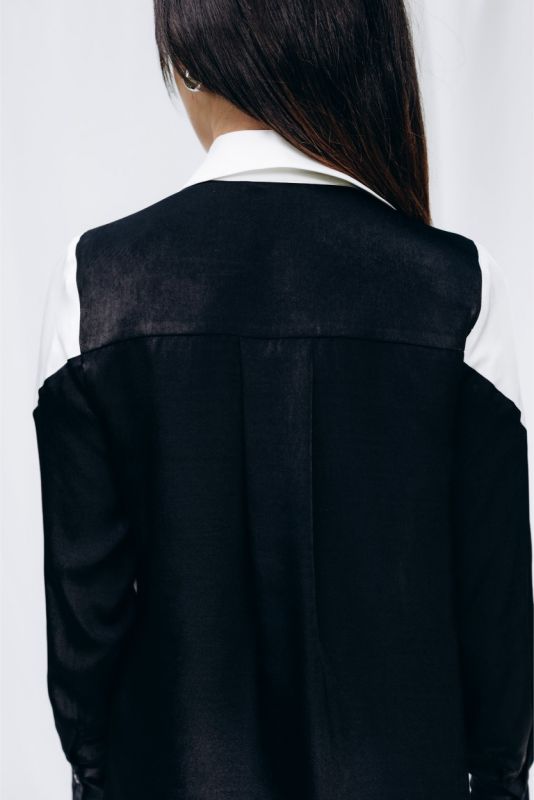 Dos de la chemise 'Celia' d'ANAE, mélange subtil de blanc et noir, créant un look sophistiqué et moderne.